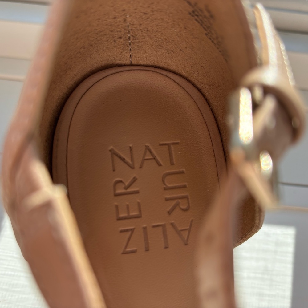 Leather Naturalizer Heels - Picture 5 of 10